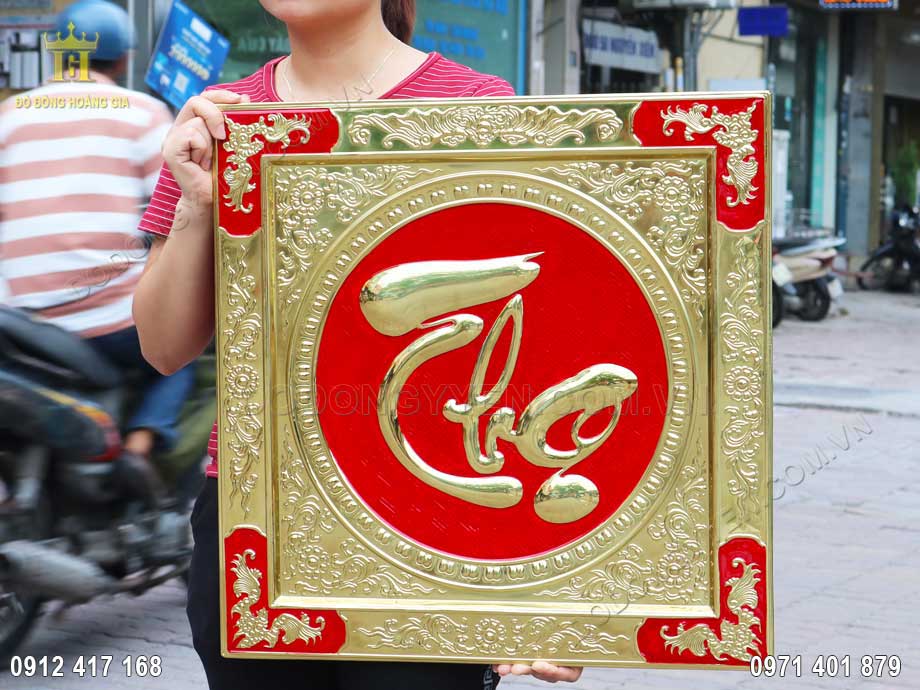Từng đường n&eacute;t tr&ecirc;n bức tranh chữ Thọ được nghệ nh&acirc;n chăm ch&uacute;t tỉ mỉ